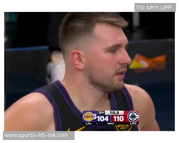 雷迪克透露东契奇全力参与训练里夫斯因脚踝不适仅部分参与 雷迪克透露东契奇全力参与训练里夫斯因脚踝不适仅部分参与